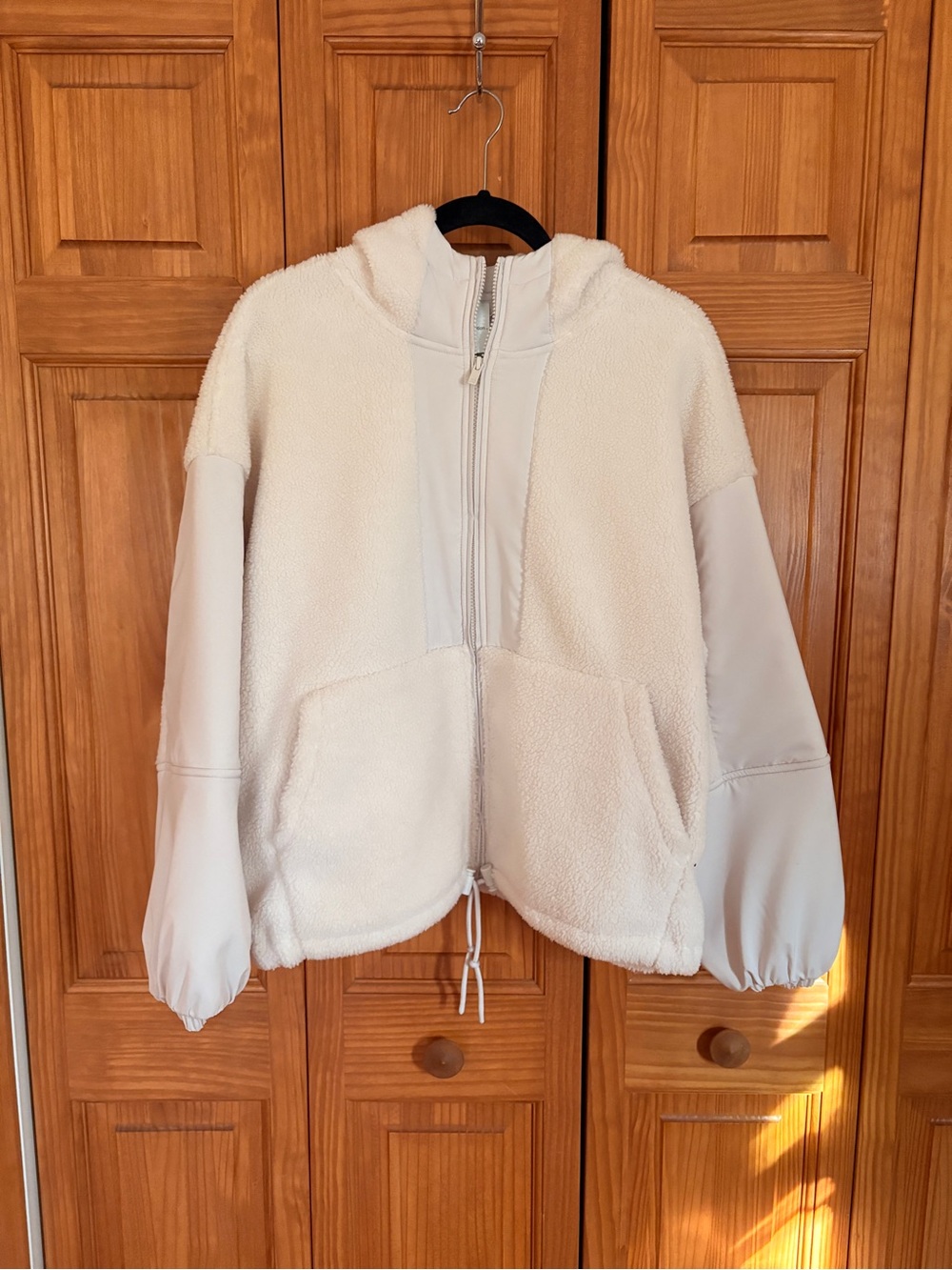 Sherpa and Fleece White Hooded Jacket Size Medium